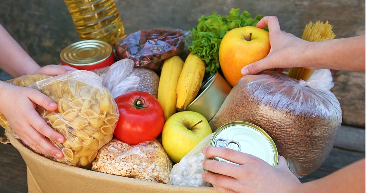 JF&CS Atlanta | Community Helps Food Pantry Fill Tables
